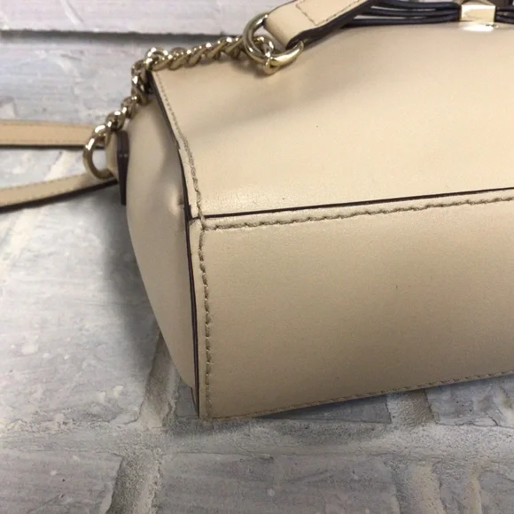 👛🥂 HOST PICK 👛🥂KATE SPADE LEATHER CREAM AND BLACK CROSSBODY BAG EUC - Picture 9 of 14
